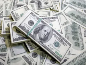 Доллары всем нуждающимся - НБУ начал продавать на межбанке доллар в любом количестве